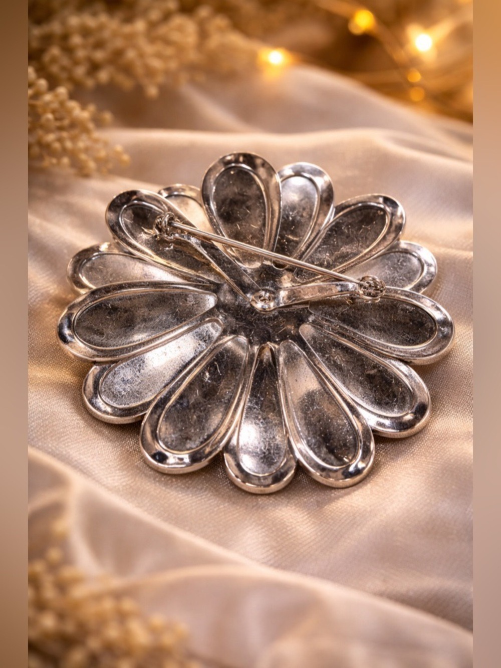 Large Silver Tone Floral Petal Brooch Sculptural Statement Pin • Vintage • EUC - Picture 3 of 4